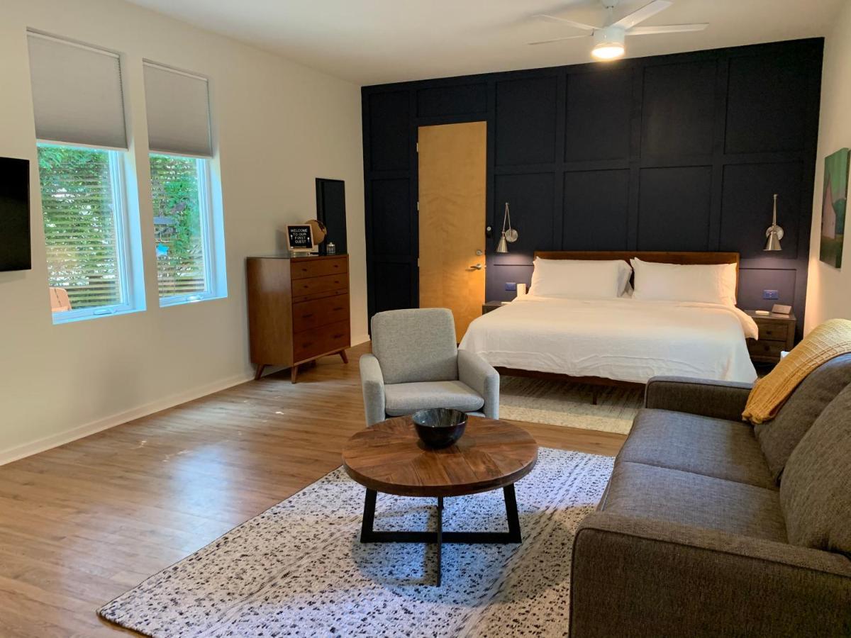 Normalbnb - 2 Blocks From Restaurants, Bars, Hospital Athens Ngoại thất bức ảnh