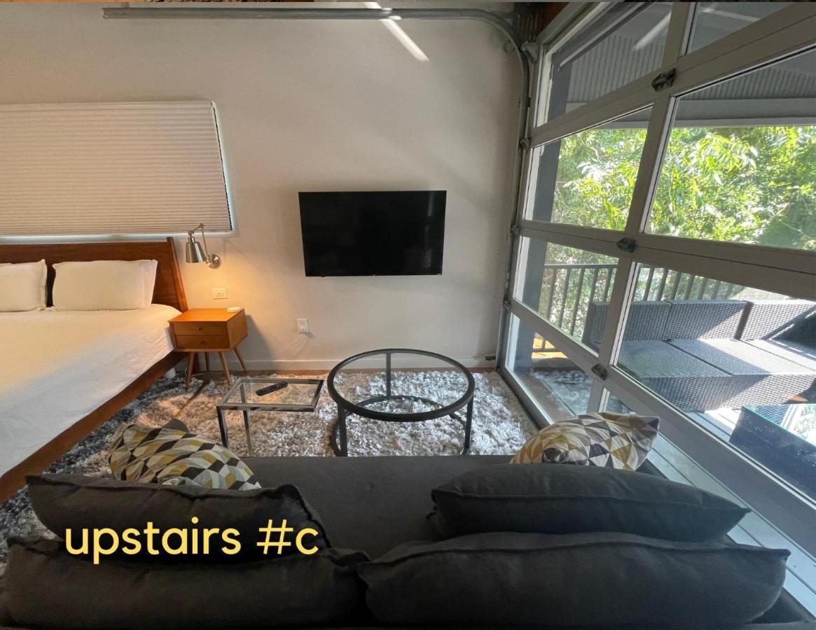 Normalbnb - 2 Blocks From Restaurants, Bars, Hospital Athens Ngoại thất bức ảnh